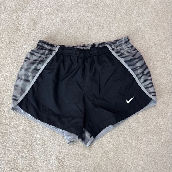 Women’s Nike Dri-Fit Shorts Sz M - Picture 1 of 4